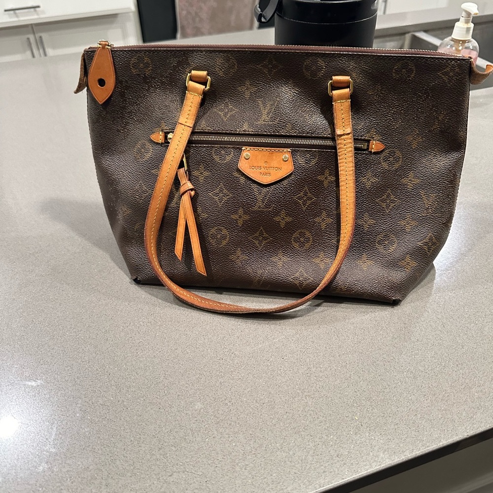Authentic Louis Vuitton Iena monogram pm